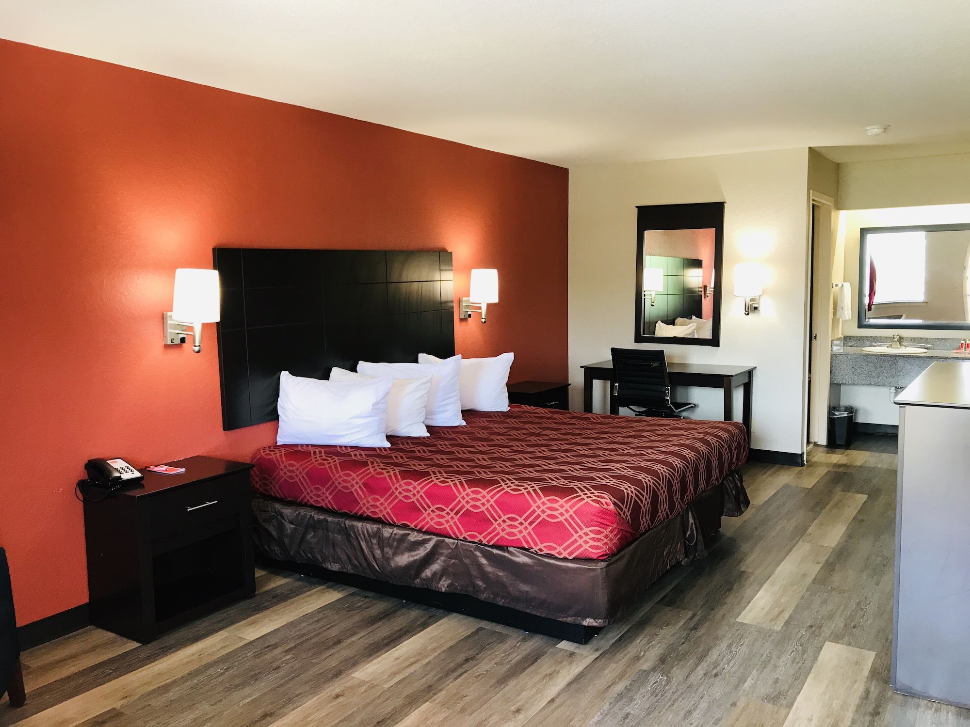 ROOM, KING BED, SMOKING