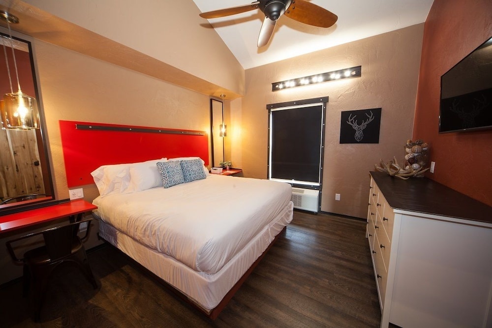 Log Cabin Lodge Suites 23/68