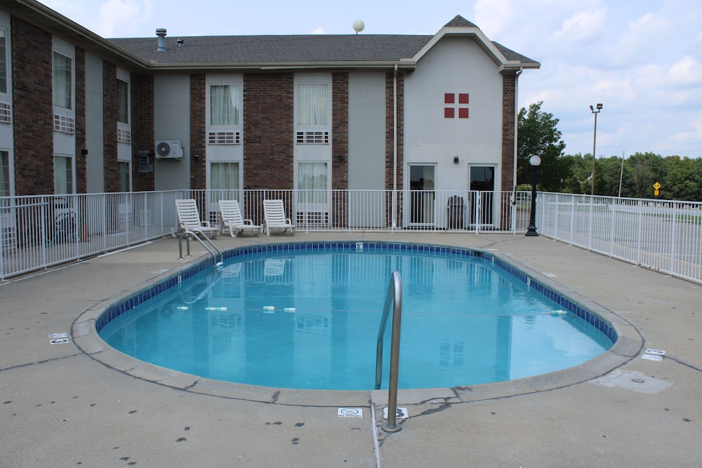 Super 8 by Wyndham Lamar 29/46