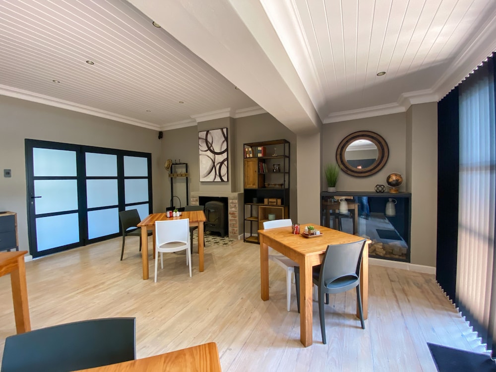 Loerie Guest Lodge 14/25