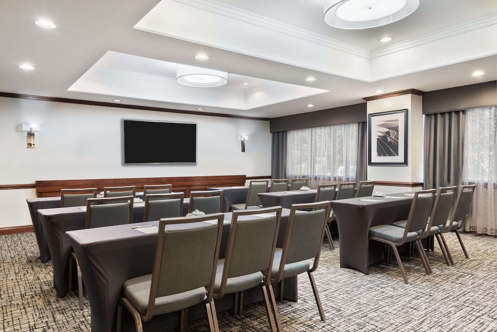 Hampton Inn Hartford Airport 33/44