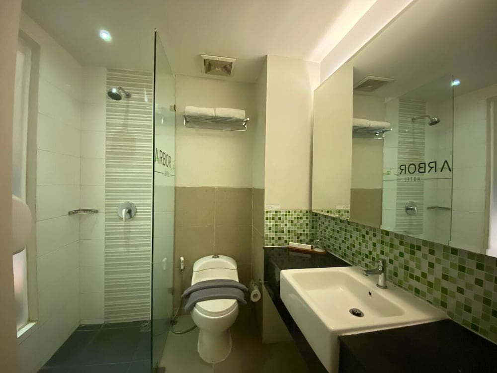 Arbor Biz Hotel 55/58