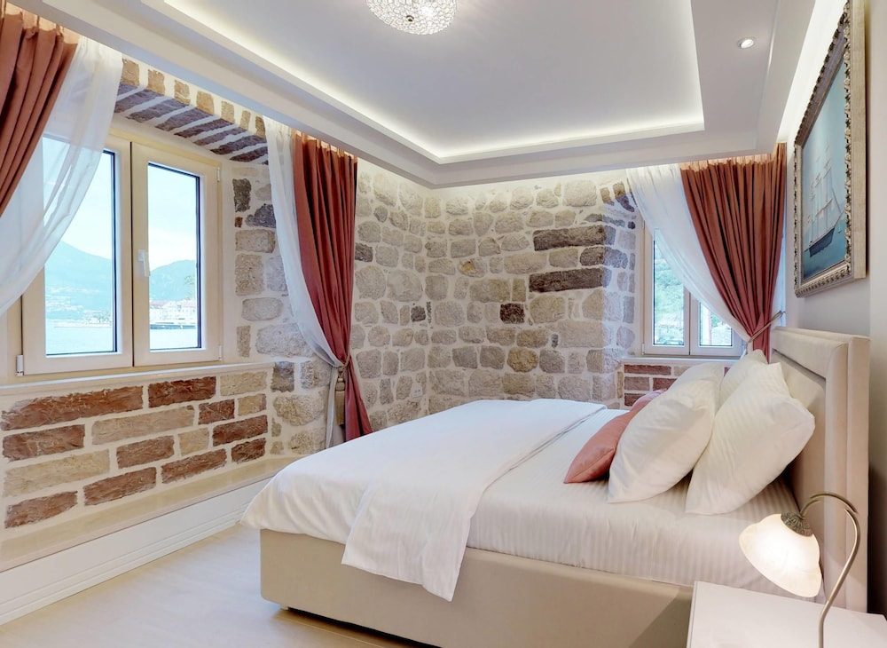 Hotel Libertas 24/69