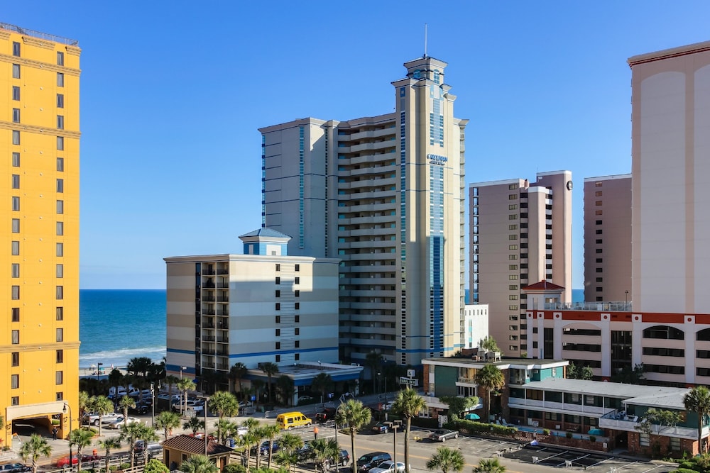 Carolinian Beach Resort in Myrtle Beach by Vacasa 17/50