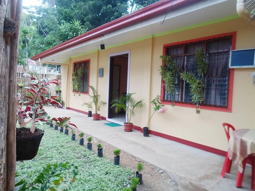 Amos Digue Pension House 5/33