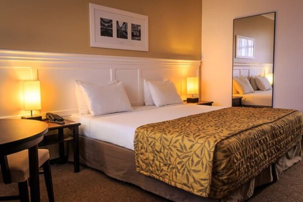 Marques Plaza Hotel 12/31