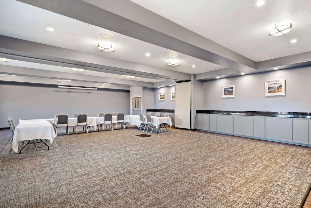 Best Western Crater Lake Highway White City/Medford 6/50