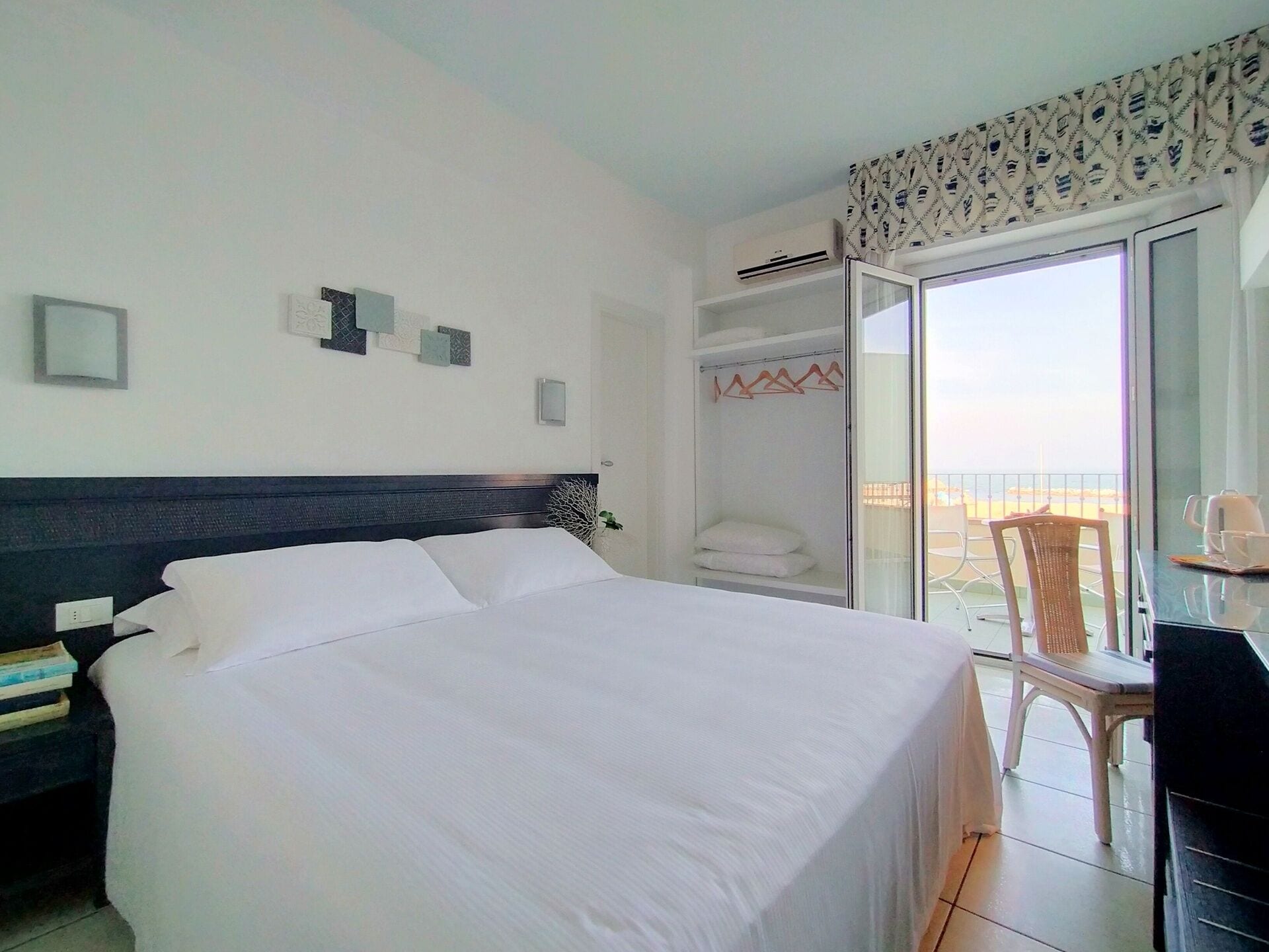 PANORAMIC, DOUBLE BED, SEA VIEW, BALCONY