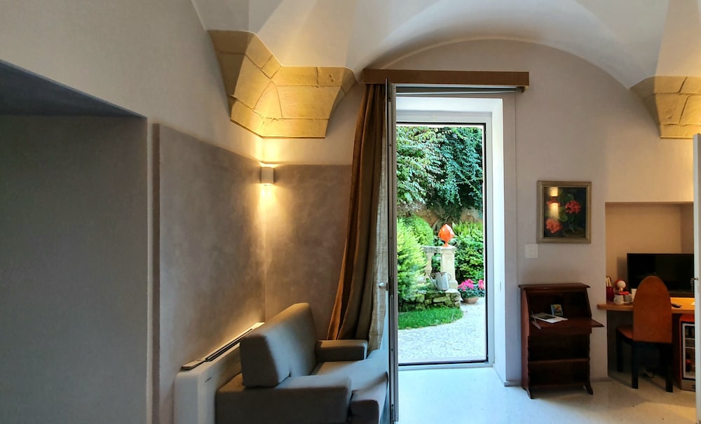 Dimora Storica Muratore Luxury Rooms 28/47