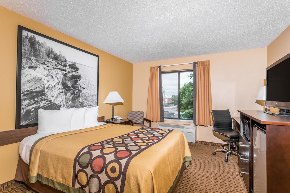 Super 8 By Wyndham Sun Prairie/Madison E 9/28