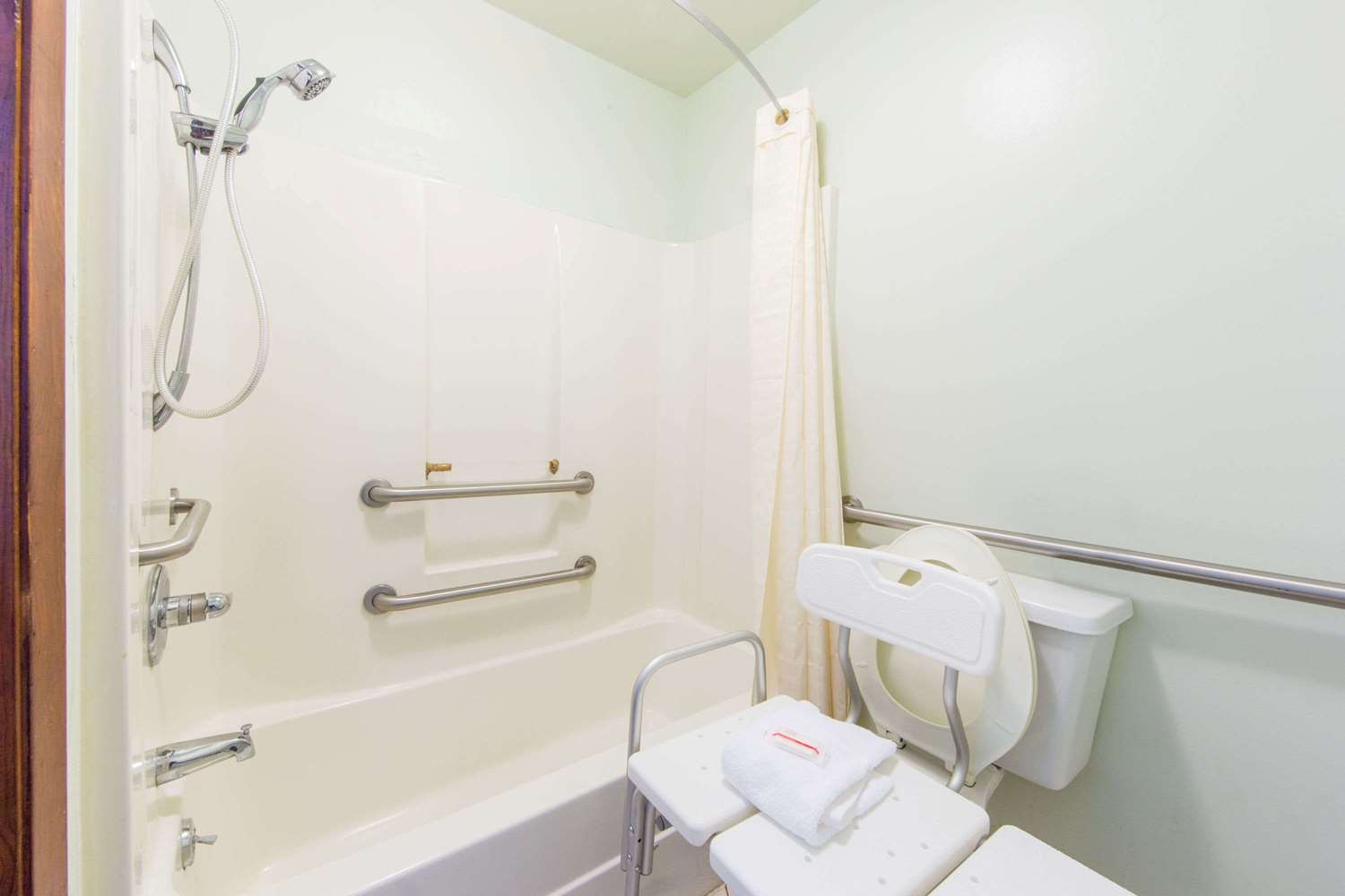 Days Inn By Wyndham West Point 6/6