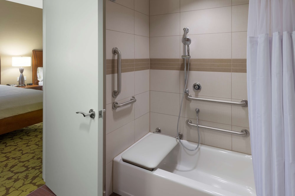 Hilton Garden Inn Alexandria Old Town National Harbor 12/52