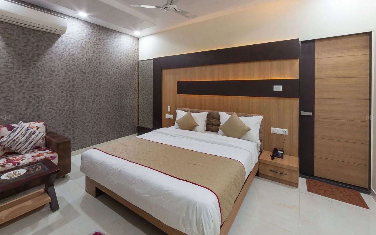 Superior, Queen Bed, Smoking