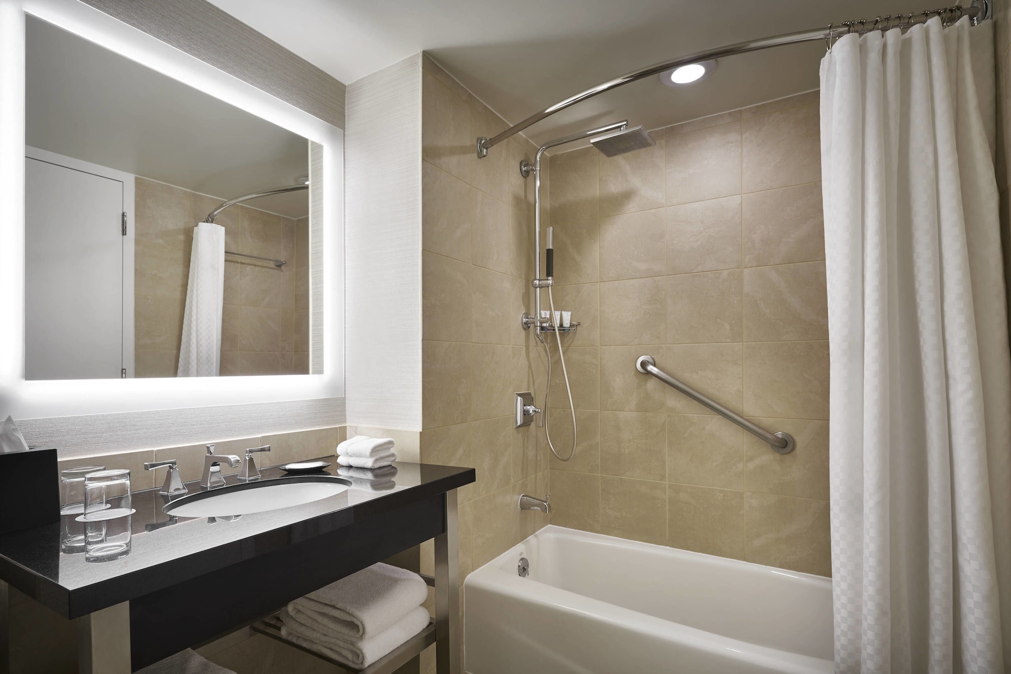 استوديو ديلوكس بسرير كينج بغرفة نوم واحدة، The Westin Alexandria Old Town 3/4