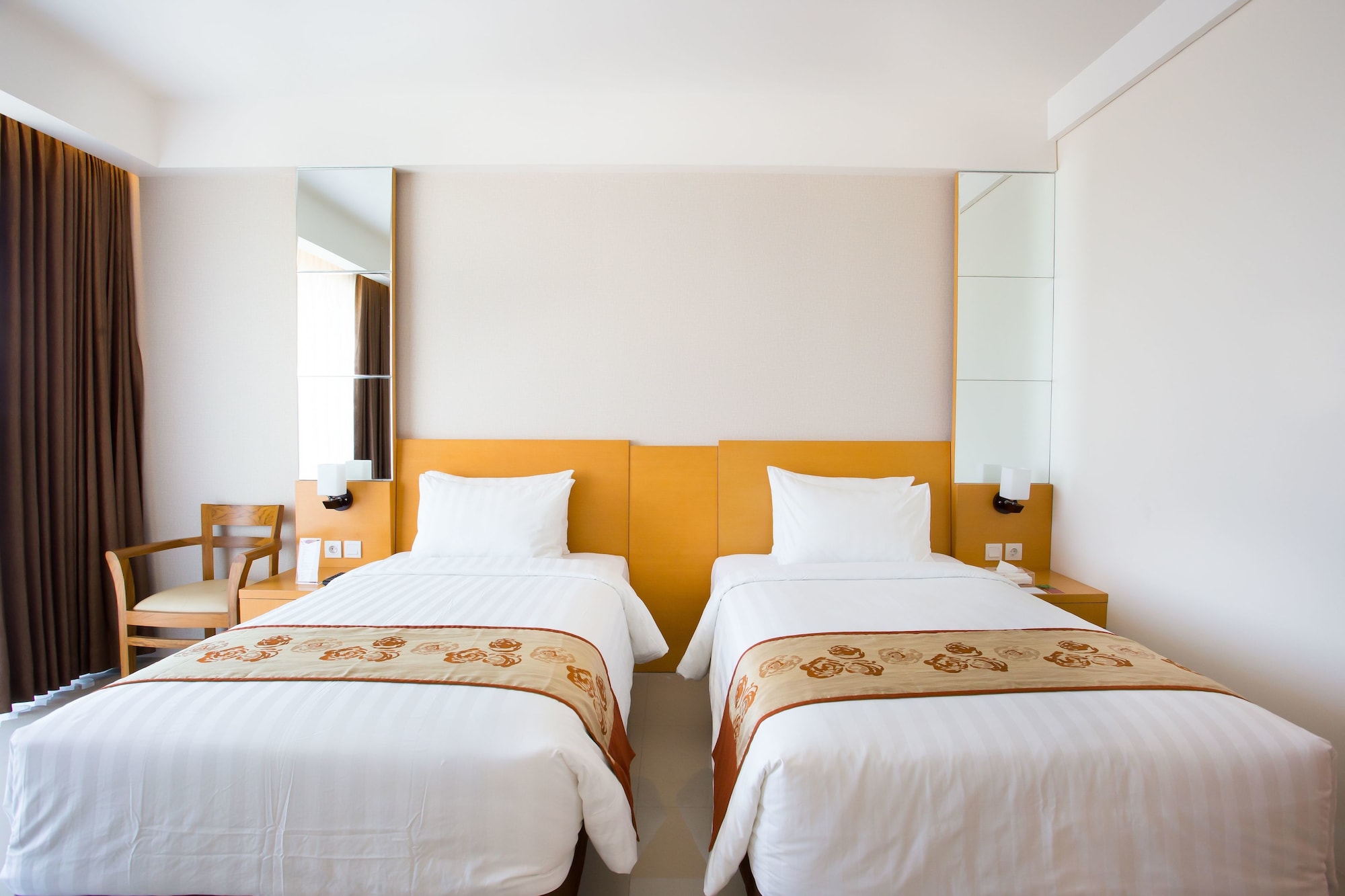 DELUXE, TWIN BEDS