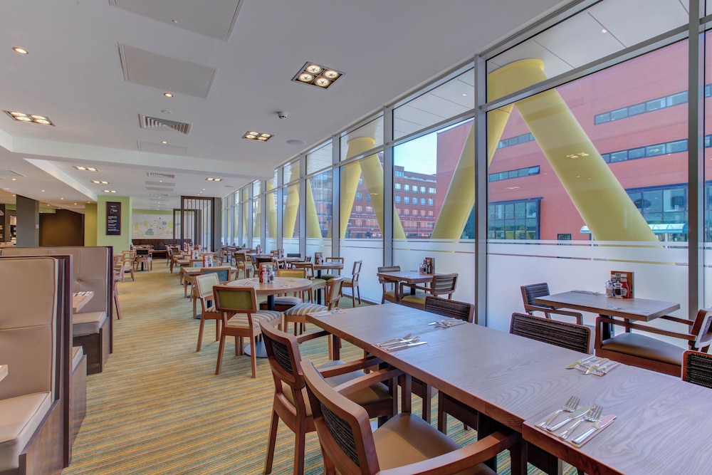 Premier Inn Cardiff Bay 32/45