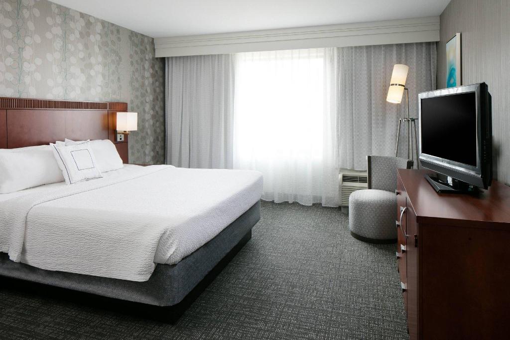 1 Bedroom, 2 Rooms, Suite, King Bed, Sofa