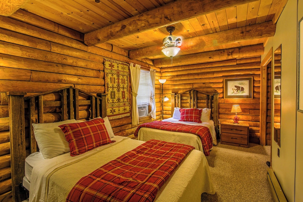 Mountainaire Inn and Log Cabins 10/50