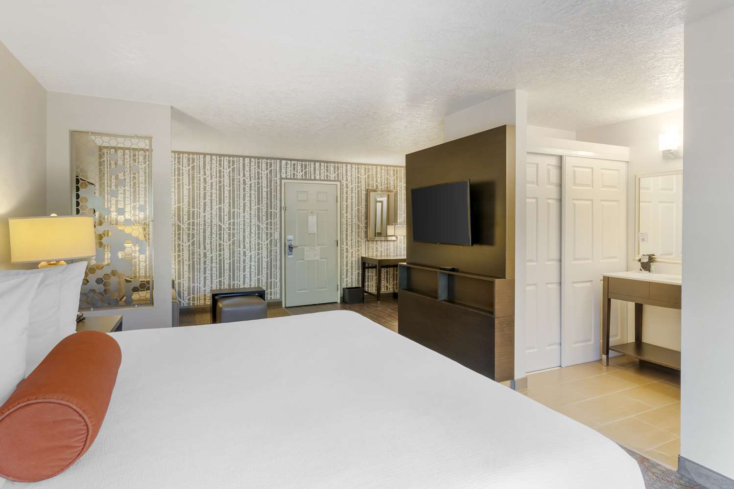 Suite, King Bed, Sofa, Balcony