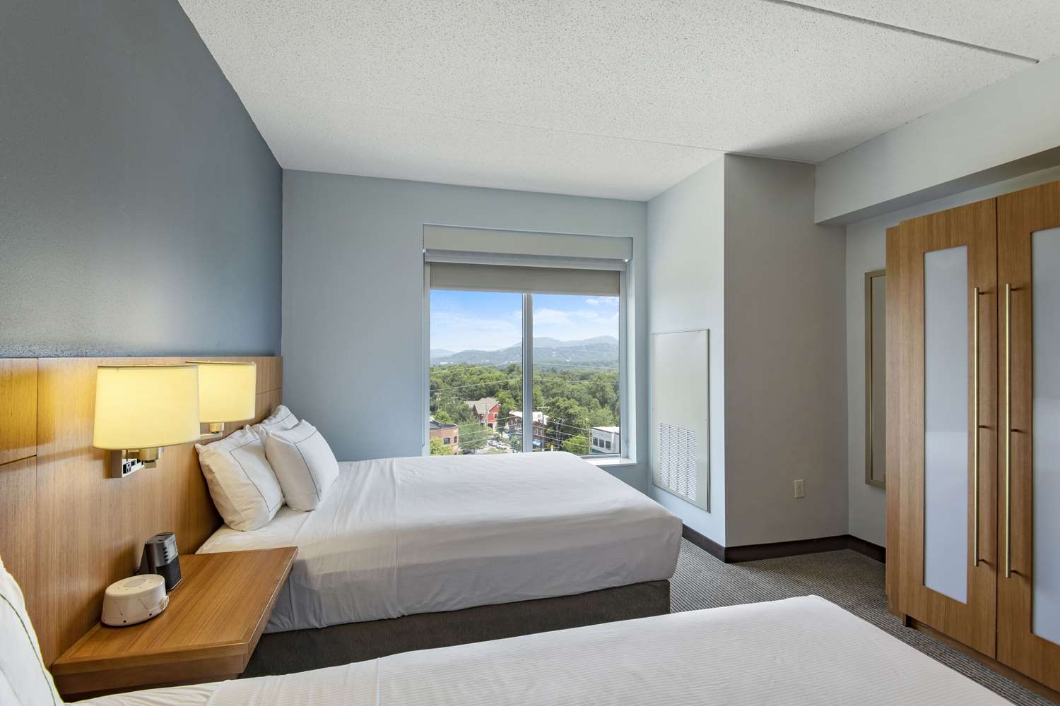 Room, 2 Queen Beds, Mountain View