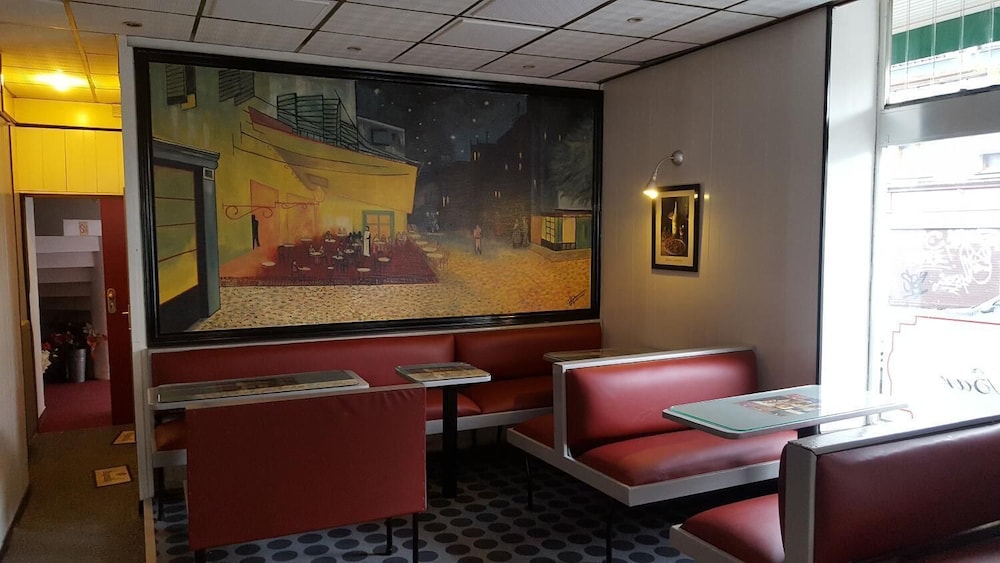 Hotel Le Clemenceau 25/45