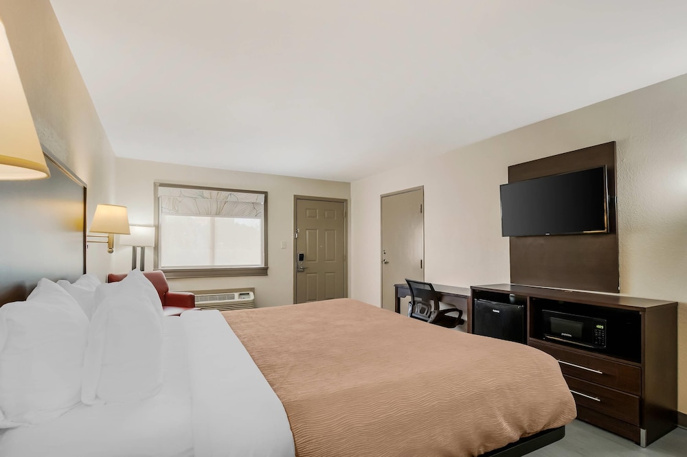 ROOM, KING BED