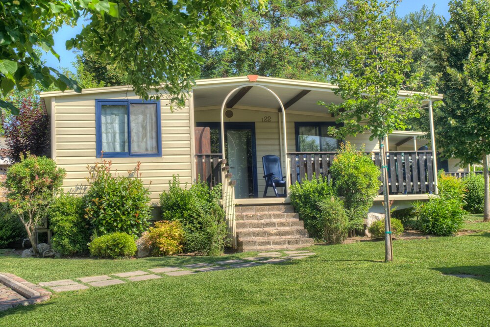 Flaminio Village Bungalow Park Campground 63/71