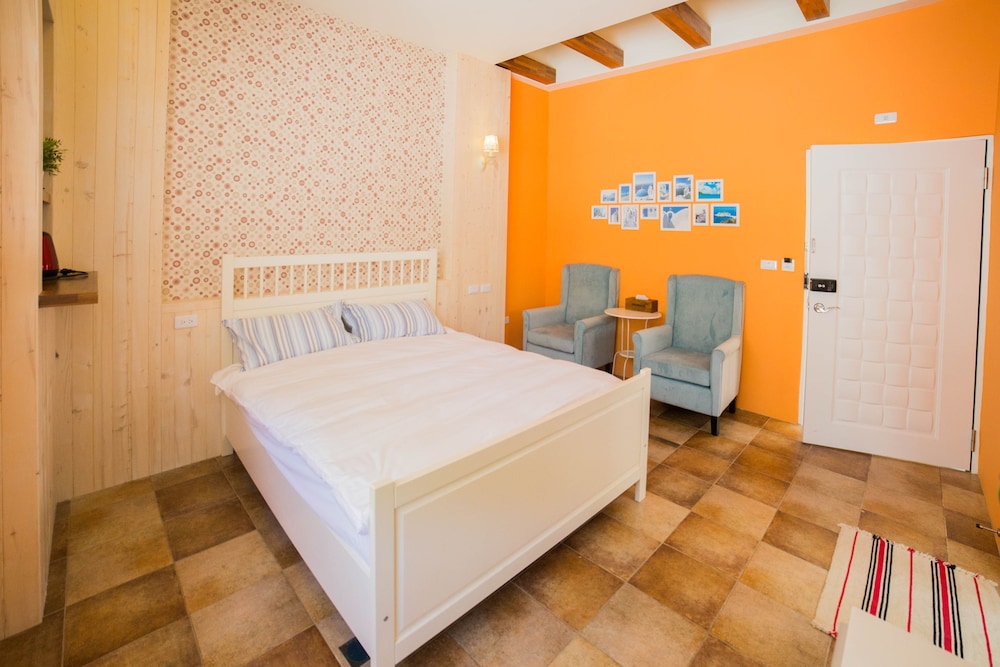 Oia Cafe B&amp;B 28/73