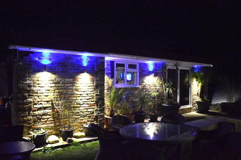 Watersedge Guest House 3/43