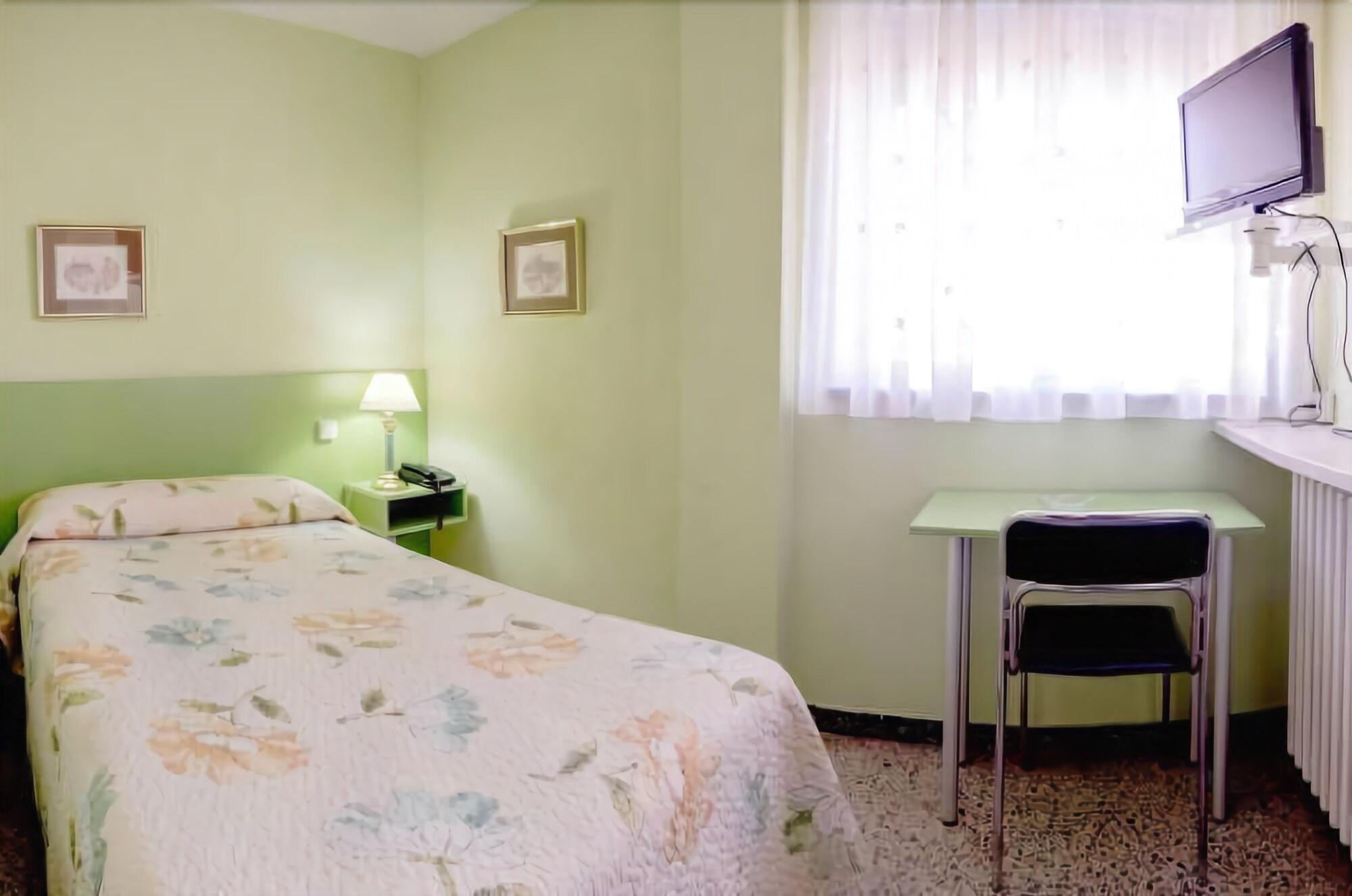 Hotel Escuela San Cristobal 7/23