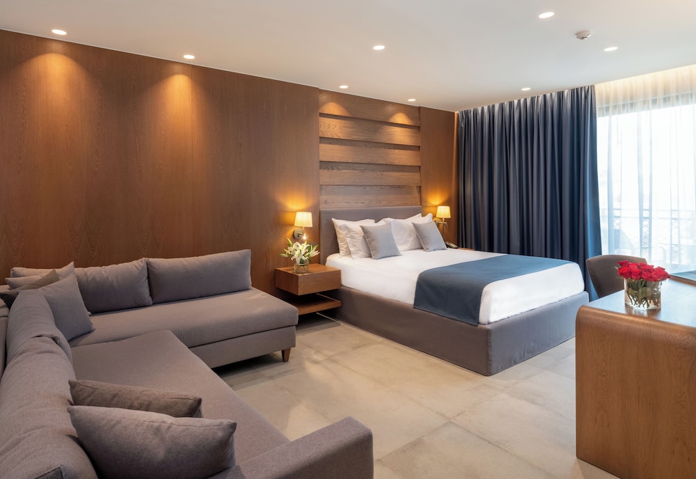 Open Plan, Luxury, Family, Double Bed, Sea Front, 2 Sofa، Nana Golden Beach 4/9