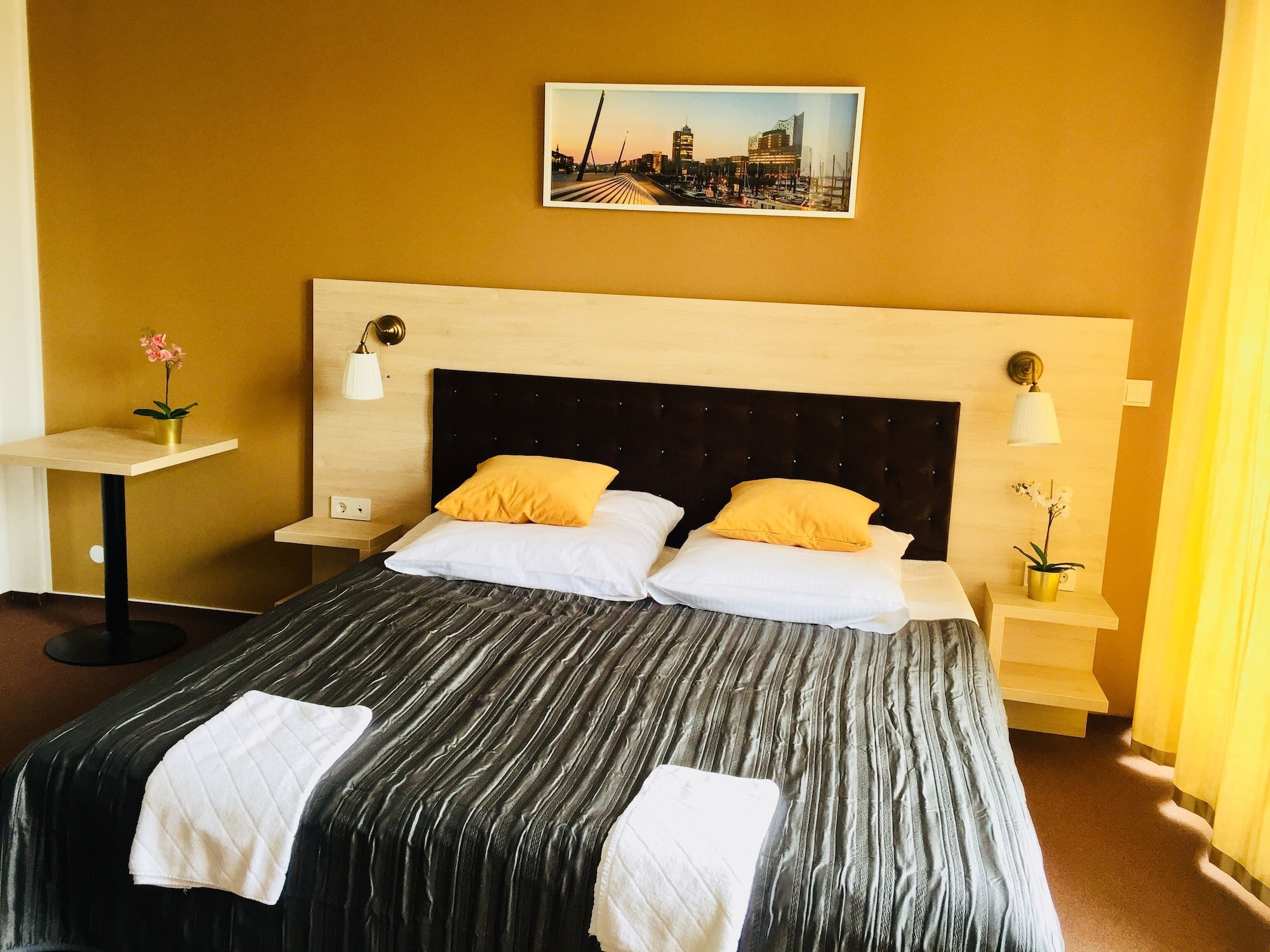 1 BEDROOM, FAMILY SUITE