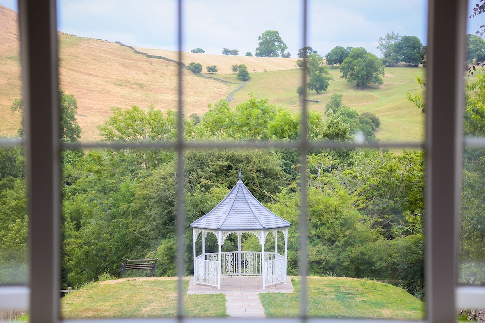 The Izaak Walton Country House Hotel 33/39