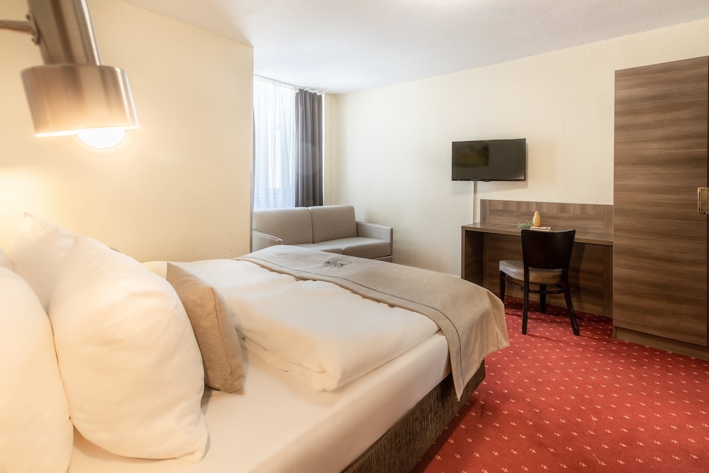 Comfort, Triple, Twin Beds, Sofa