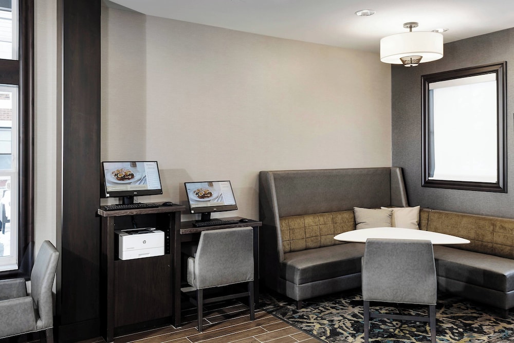 Residence Inn Milwaukee Brookfield 44/50