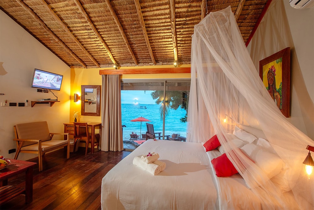Superior, Bungalow, King Bed, Beach Front