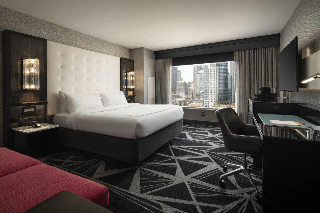 Guest Room, King Bed, Skyline View, City View, High Floor