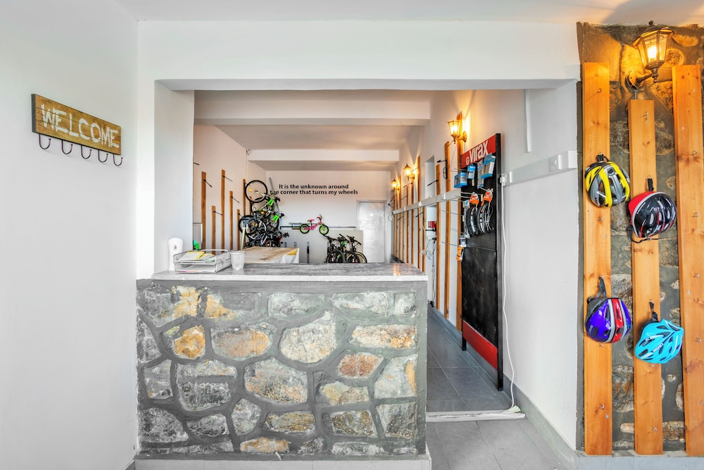Troodos Hotel 3/50