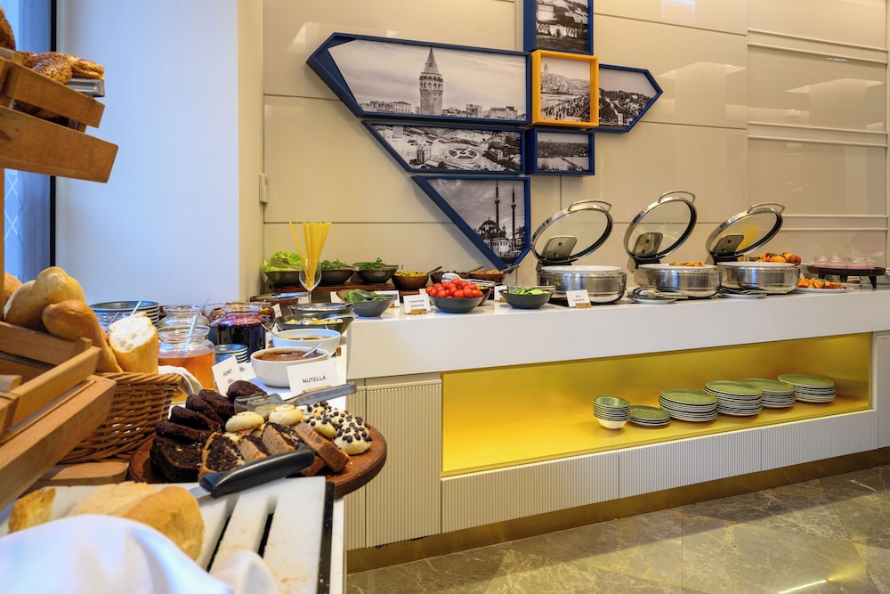Four Points Flex by Sheraton Istanbul Taksim Square 2/54