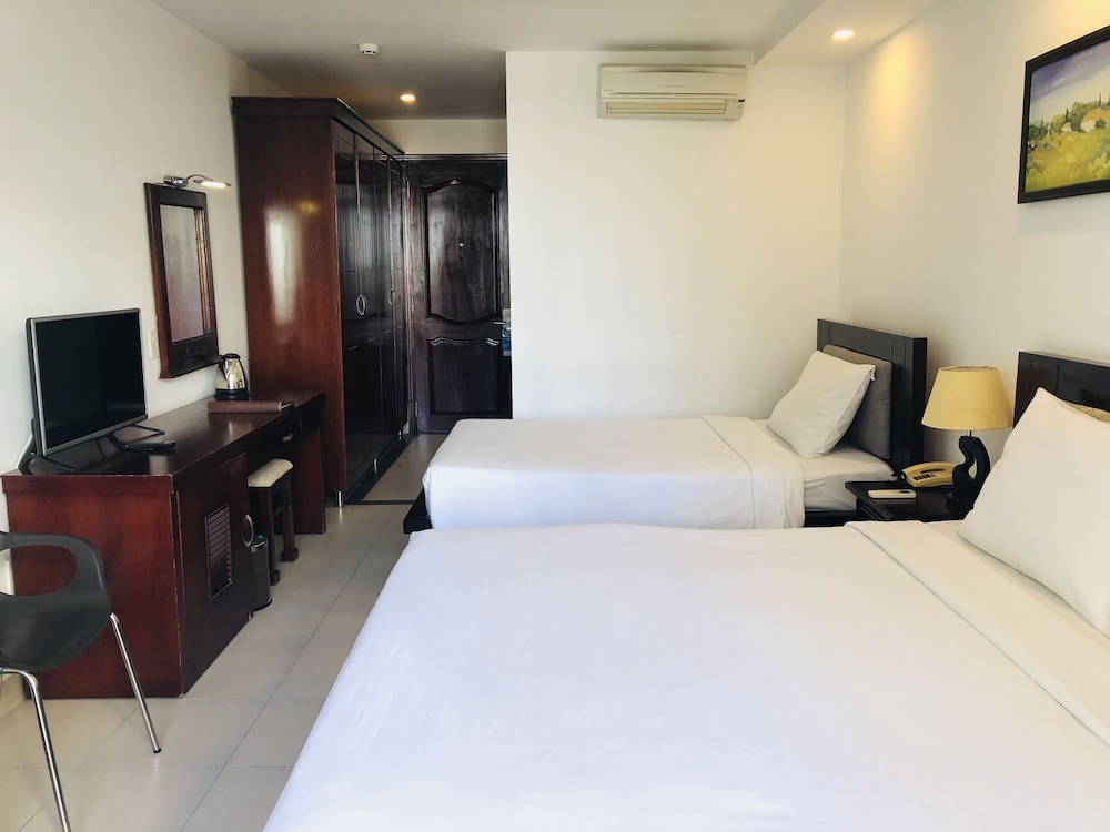 Sunny Hotel 23/54