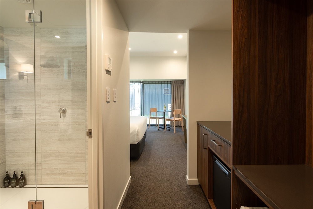 Premium Hotel Room، Edgewater Hotel 6/6