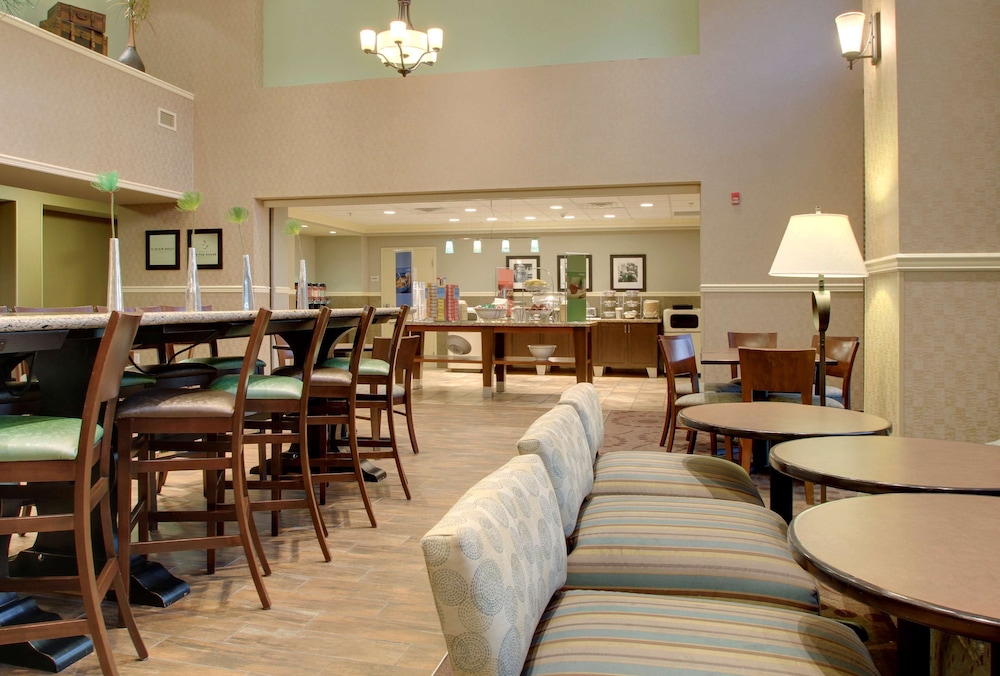 Hampton Inn Suites Grafton 32/46