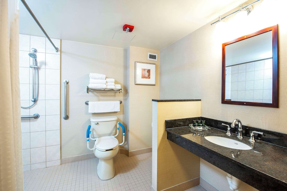 Allure Hotel & Conference Centre 46/50