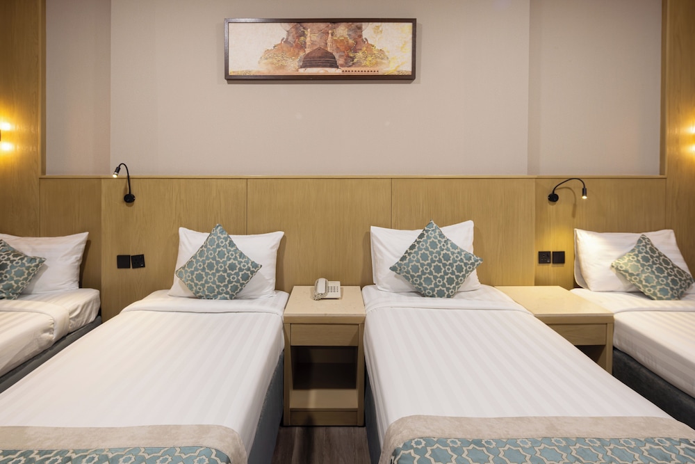 ROOM, QUADRUPLE