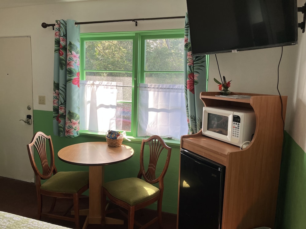 Lighthouse Inn 50/76