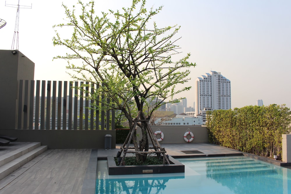 Alix Bangkok Hotel 39/77