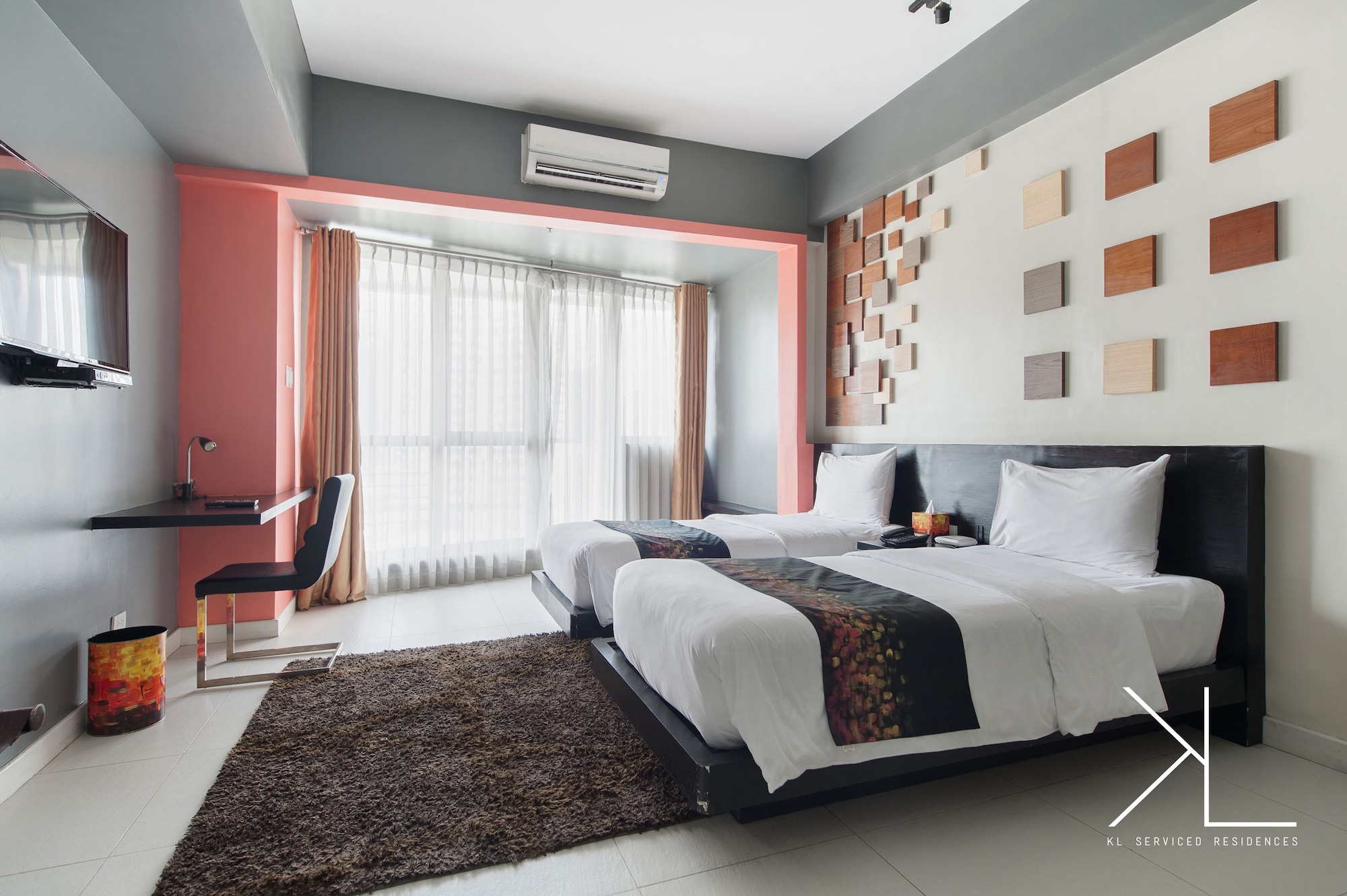 PREMIER, STUDIO, TWIN BEDS