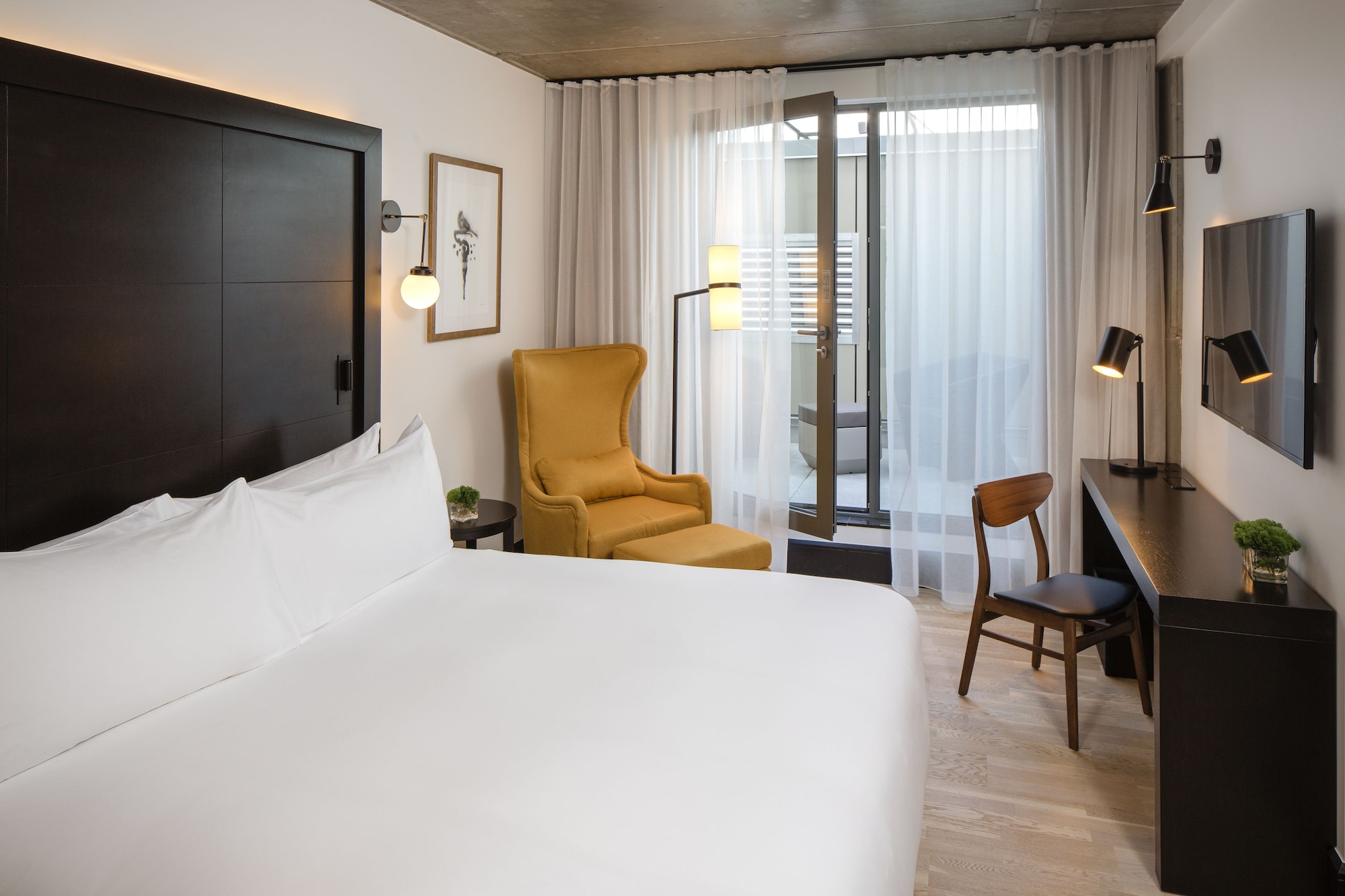 DELUXE, KING BED, BALCONY