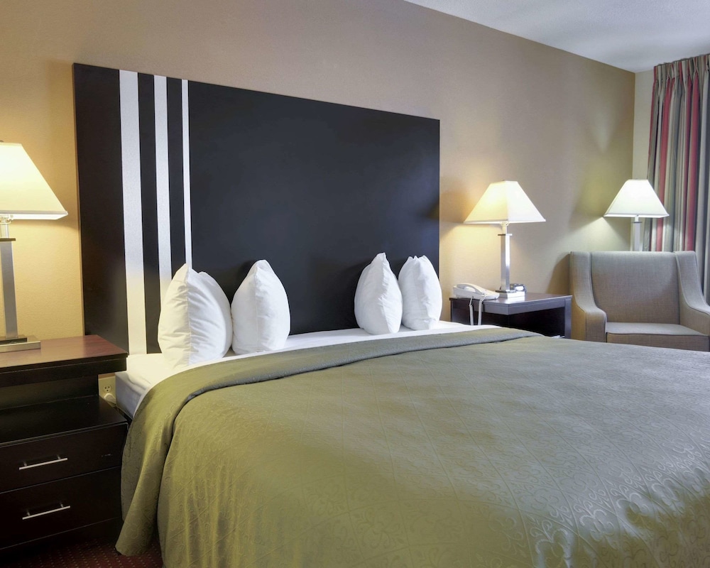 Quality Inn and Suites Clarksville 14/39