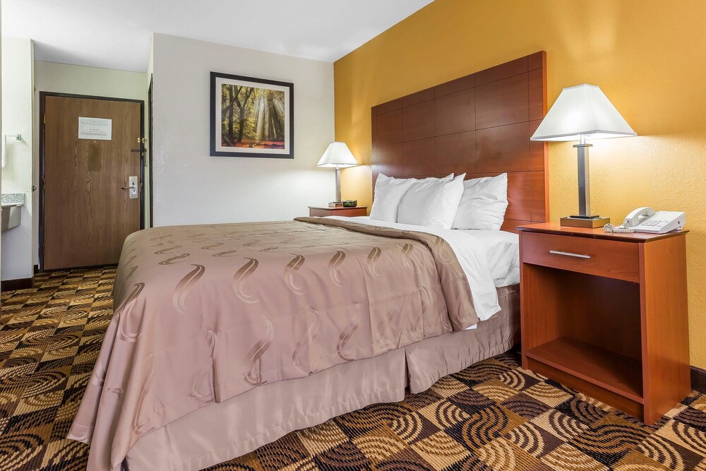 Quality Inn Sycamore - DeKalb 18/43